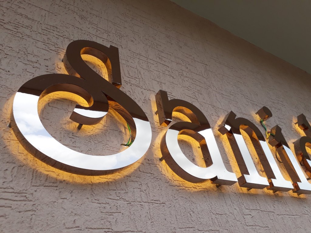 Memilih Penyedia Jasa Huruf Timbul di Jakarta dengan Harga dan Kualitas Terbaik