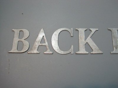 Apa yang Harus Diperhatikan Sebelum Memilih Jasa Huruf Timbul di Jakarta